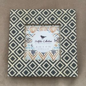 New 4 x 4 Gray and White Geomteric Print Picture Frame